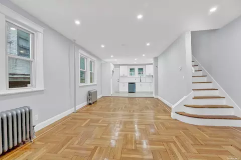 651 E 228th St, Bronx, NY 10466