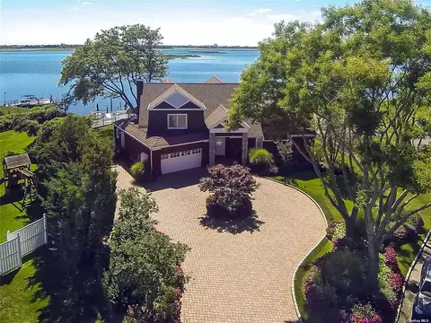 916 Wateredge, Hewlett Harbor, NY 11557