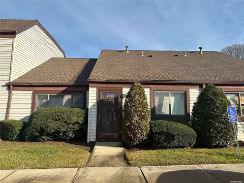 103 Whistler Ct #103, Middle Island, NY 11953