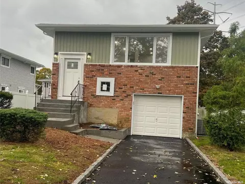 29 Cather Ave, Dix Hills, NY 11746