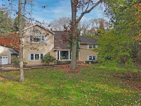 23 E Bartlett Rd, Middle Island, NY 11953