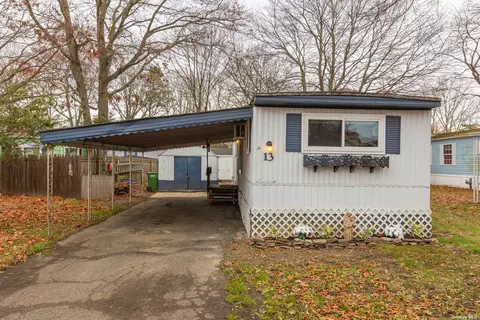 13 Sunflower Dr, Bohemia, NY 11716