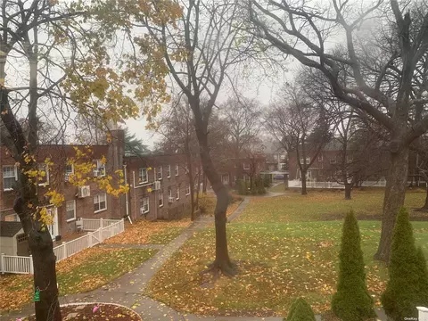 77-32 Vleigh Pl #82E, Flushing, NY 11367
