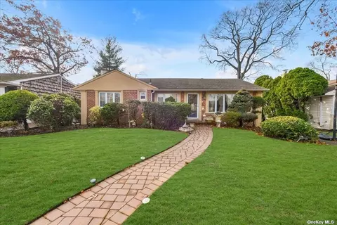 1669 Pershing St, Valley Stream, NY 11580