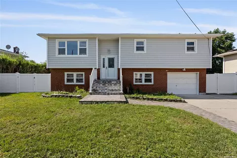 133 N Alleghany Ave, Lindenhurst, NY 11757