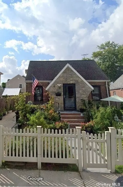 180-14 69 Ave, Fresh Meadows, NY 11365