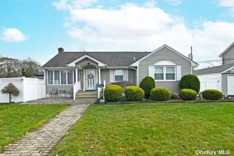 2998 Ruth Rd, Wantagh, NY 11793