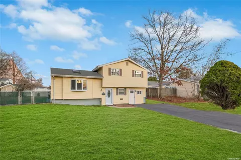 3011 Rhode Island Ave, Medford, NY 11763