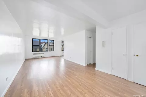 83-45 Vietor Ave #4D, Elmhurst, NY 11373