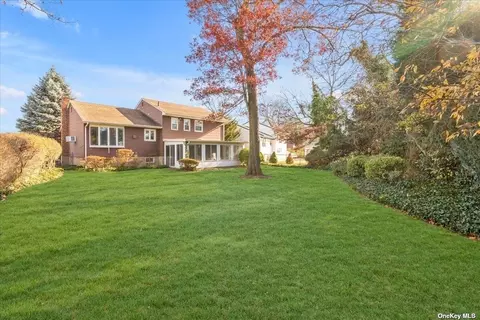 1066 Northgate Ct, Uniondale, NY 11553