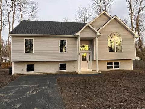 49 Lafayette Dr, Shirley, NY 11967