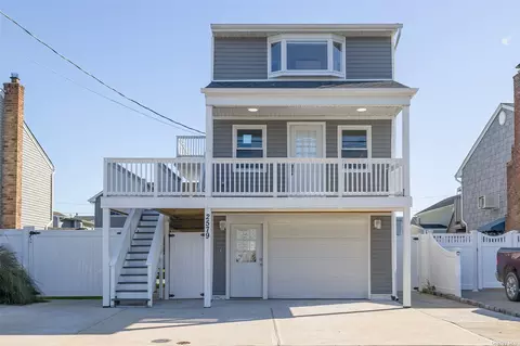2579 Neptune Ave, Seaford, NY 11783