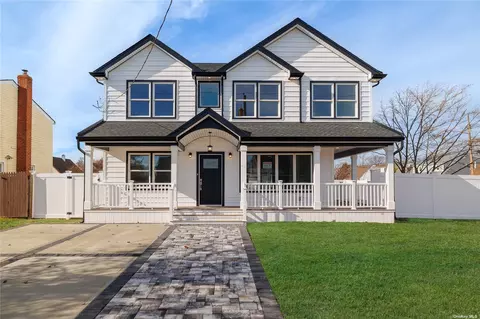 3044 Harding St, Oceanside, NY 11572