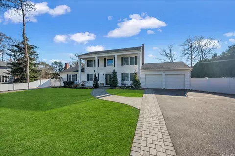 147 Guilford Ave, Oakdale, NY 11769