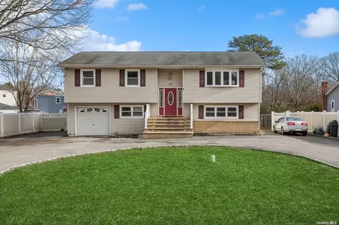 167 Hammond Rd, Centereach, NY 11720