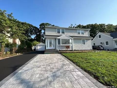 988 Southern Dr, Franklin Square, NY 11010