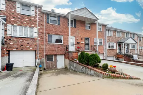 240-40 65 Ave, Douglaston, NY 11362