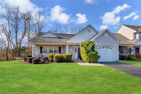 2201 Pebble Beach Path #2201, Riverhead, NY 11901