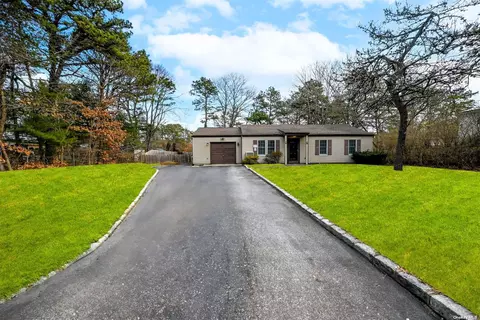 195 Middle Island Rd, Medford, NY 11763
