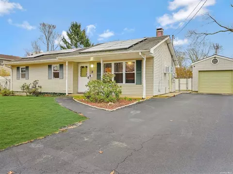 8 Mastic Blvd, Mastic, NY 11950