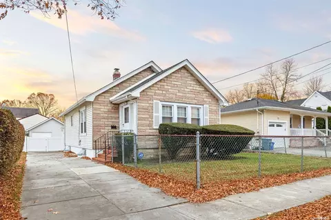 12 Evans Ave, Freeport, NY 11520