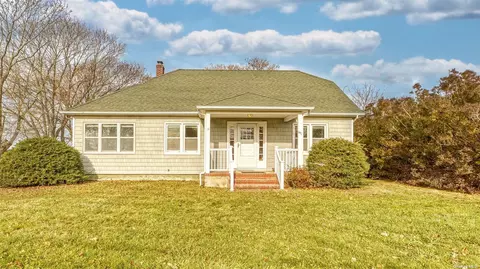 660 Reeves Ave, Riverhead, NY 11901