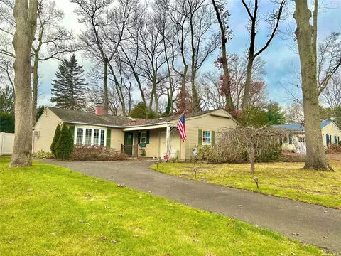 23 Mildred Ct, Nesconset, NY 11767