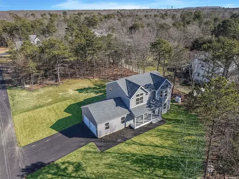 27 John Roe Smith Ave, Medford, NY 11763