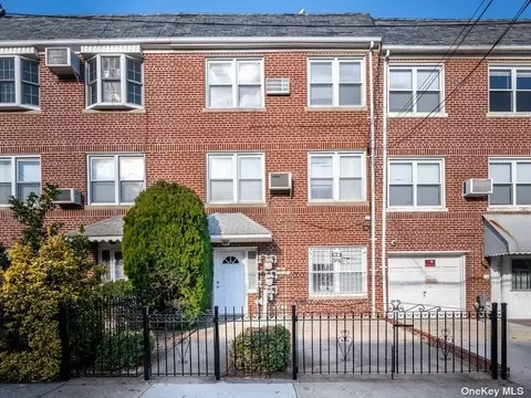 22-32 47th St, Astoria, NY 11105