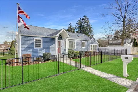 10 Wheatley Ave, Huntington Station, NY 11746