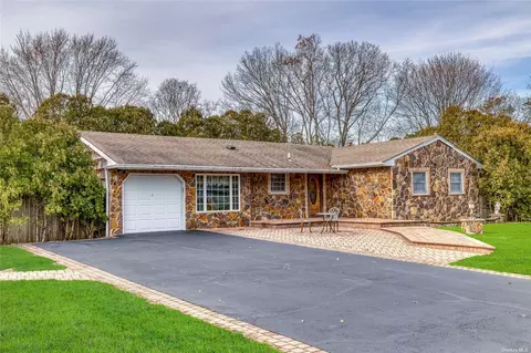 6 Green Pl, South Setauket, NY 11720