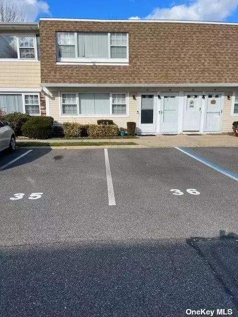 1 Atlantic Ave #47, Farmingdale, NY 11735
