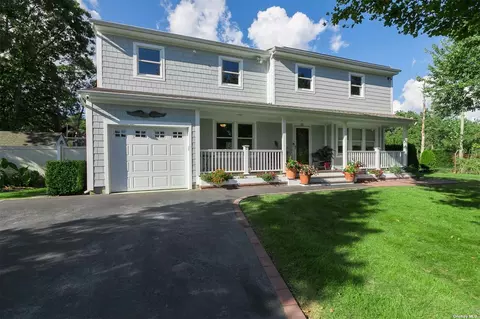 21 Redlef St, Patchogue, NY 11772