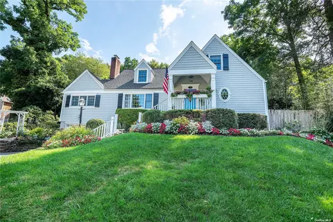 78 Chester St, Locust Valley, NY 11560