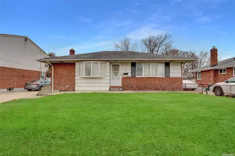 3906 Miller Pl, Levittown, NY 11756