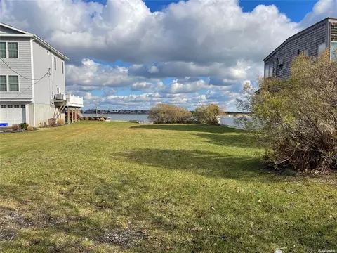 3505 Bay Front Dr, Baldwin, NY 11510