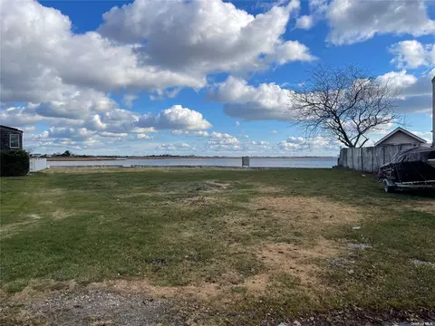 3511 Bay Front Dr, Baldwin, NY 11510