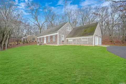 58 Farm Rd N, Wading River, NY 11792