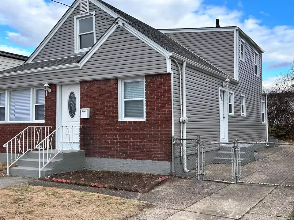 351 Baldwin Rd, Hempstead, NY 11550 19 Photos Movoto