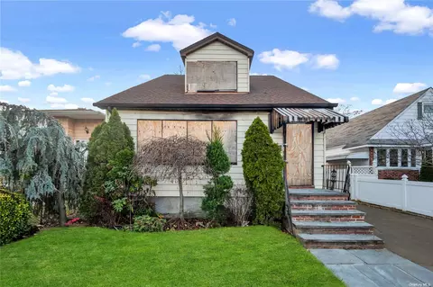 490 Oakley Ave, Elmont, NY 11003