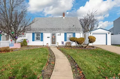 108 Parkside Dr, Levittown, NY 11756