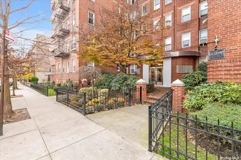 65-36 Wetherole St #311, Rego Park, NY 11374