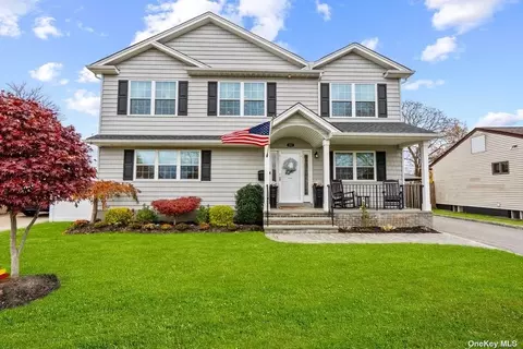 737 Meisser St, Franklin Square, NY 11010