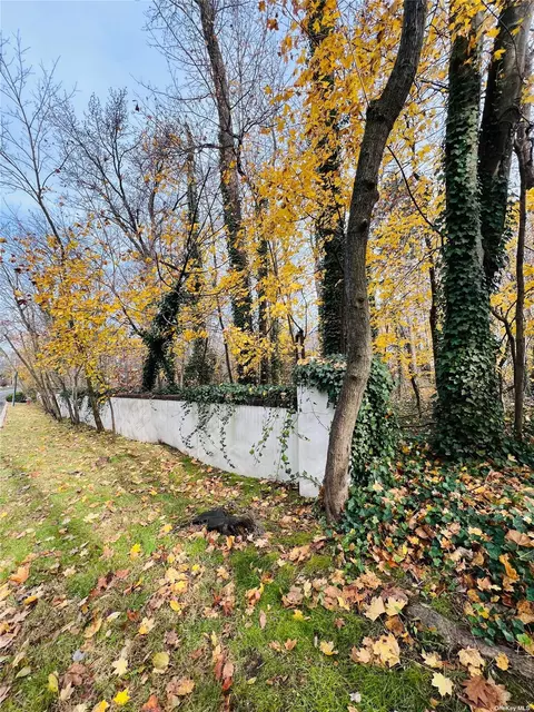 Station Road, Great Neck, NY 11023