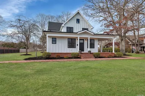 278 Gillette Ave, Bayport, NY 11705