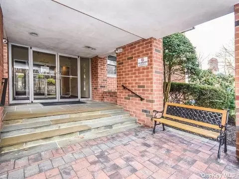 34 Pearsall Ave #4H, Glen Cove, NY 11542