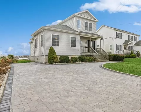 6 E Lincoln Ave, Massapequa, NY 11758