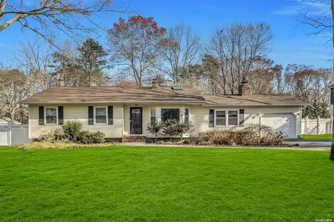 101 Radio Ave, Miller Place, NY 11764