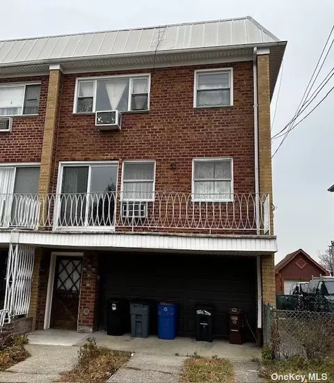 73-13 52nd Dr, Maspeth, NY 11378