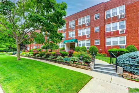 101 Second St #A10, Garden City, NY 11530